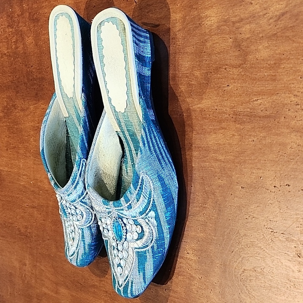 Moroccan Slipper Shoes - Picture 2 of 3